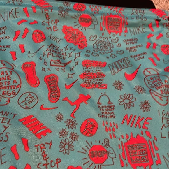 Nike Drawstring Bag - Picture 4 of 4
